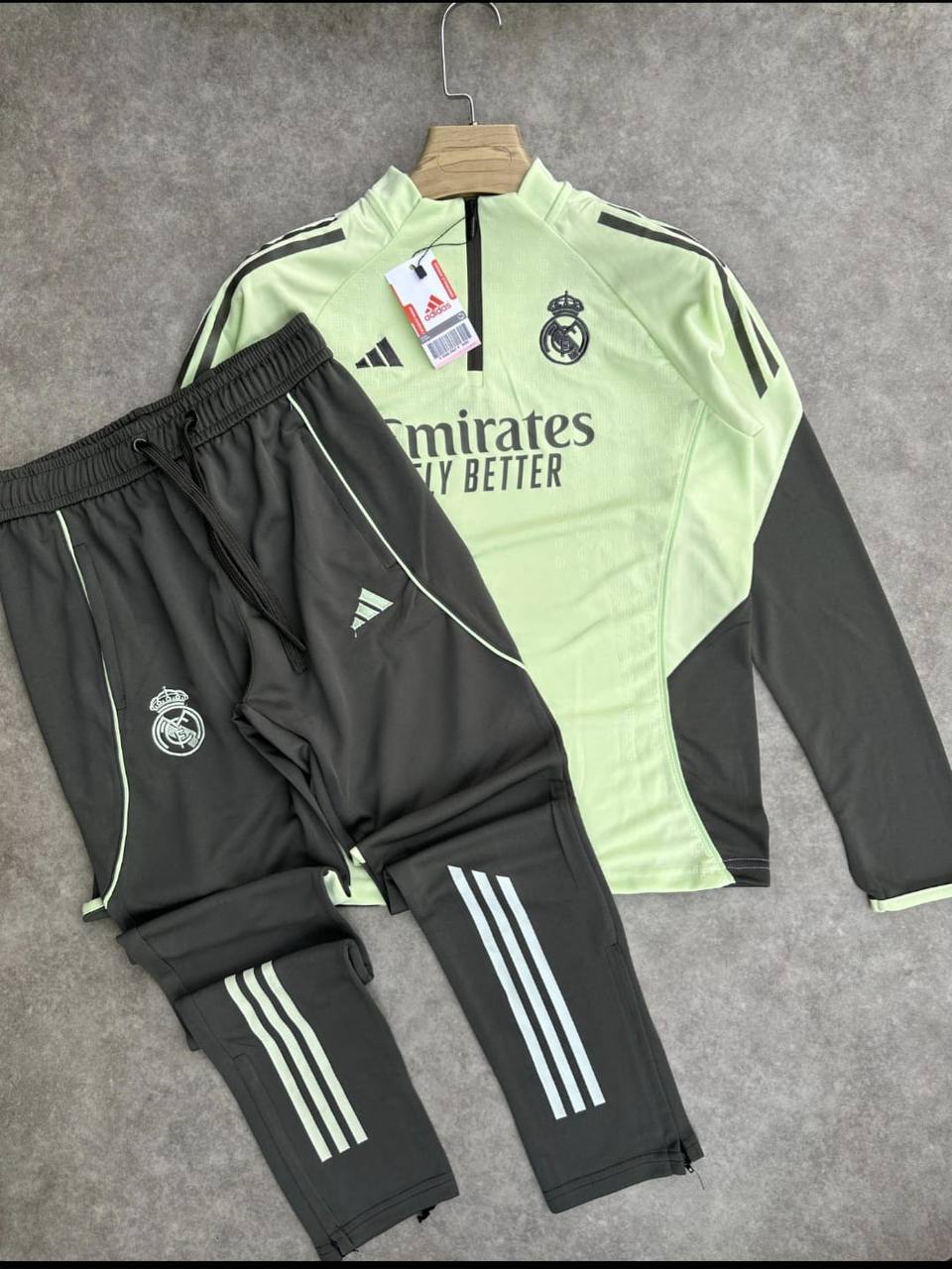 طقم تدريبات ريال مدريد 2025 من أديداس (جاكيت + بنطلون)