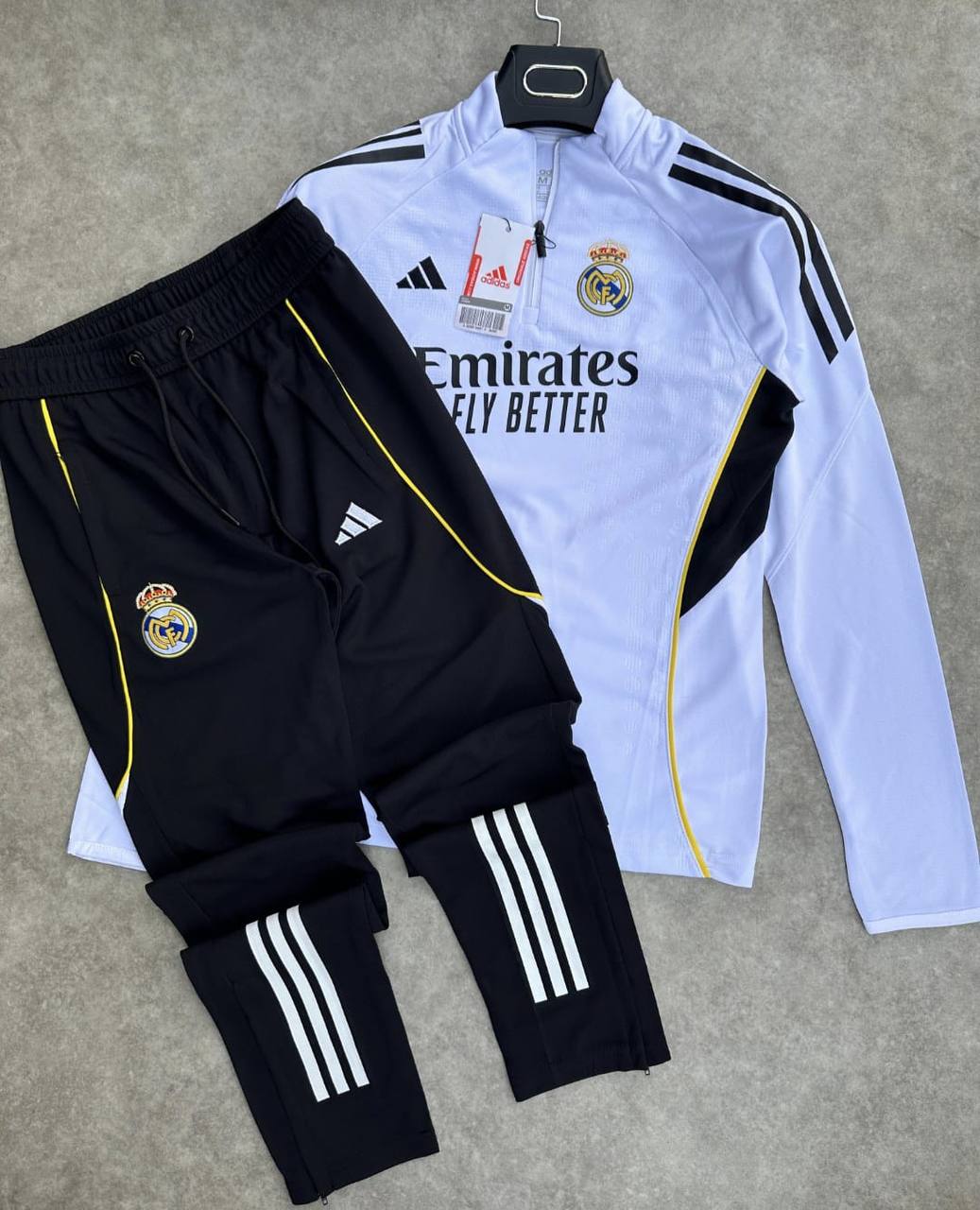 طقم تدريبات ريال مدريد 2025 من أديداس (جاكيت + بنطلون)